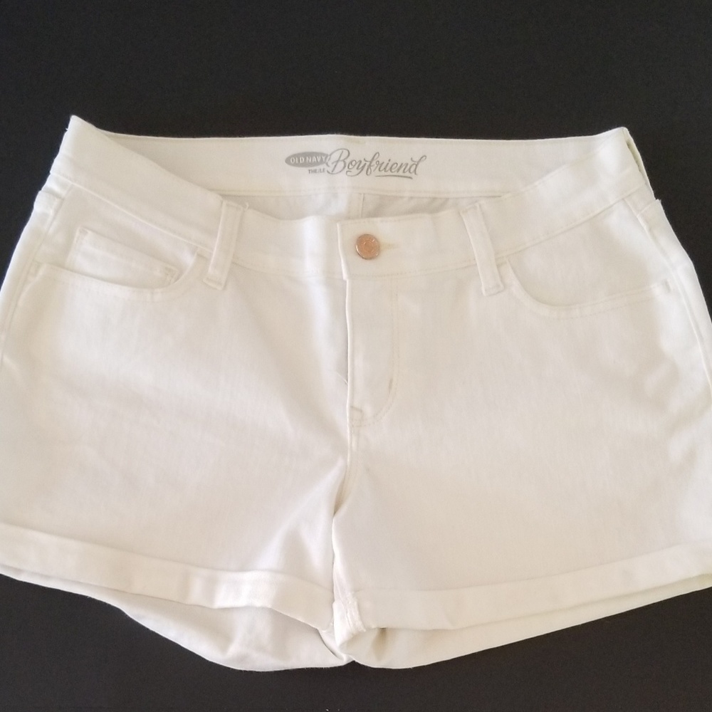 Old Navy boyfriend shorts in white